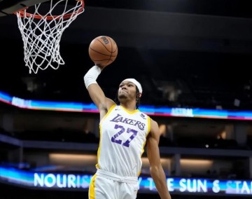 九游体育互动-裁掉神射手！湖人签场均2.6分落选秀 佩总小赌捡漏